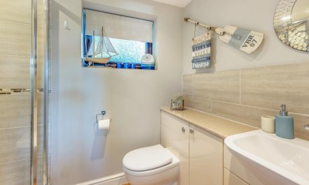 2 Bed in Weybourne 9