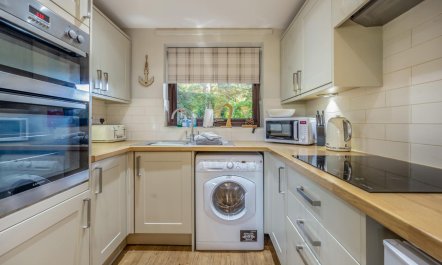 2 Bed in Weybourne 5