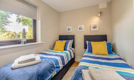 2 Bed in Weybourne 8