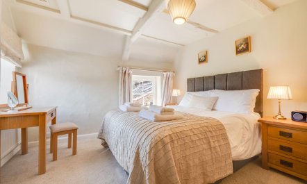 2 Bed in Blakeney 3