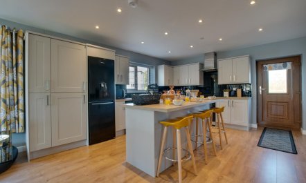 3 Bed in Coelbren 4