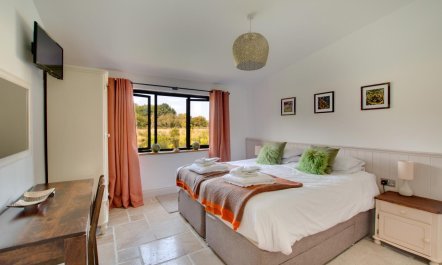 5 Bed in Briston 8