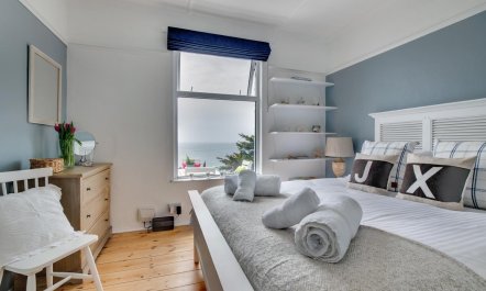 4 Bed in Praa Sands 2
