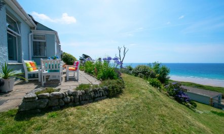 4 Bed in Praa Sands 1