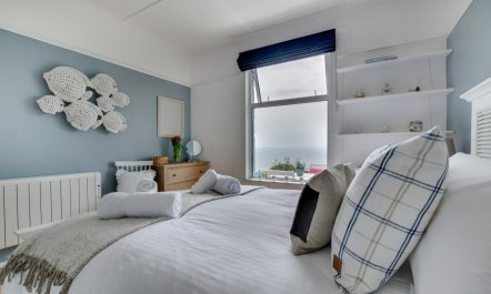 4 Bed in Praa Sands 8
