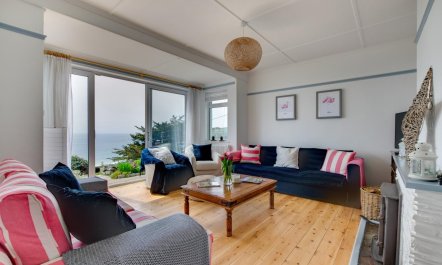 4 Bed in Praa Sands 1