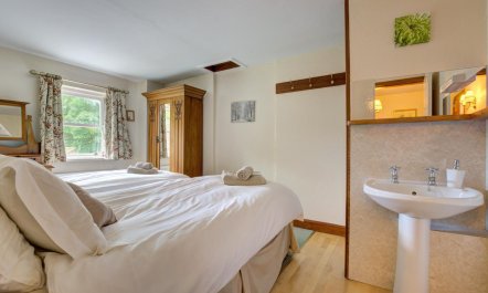 2 Bed in Thwaite 7