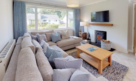 3 Bed in Llanbedrog 2