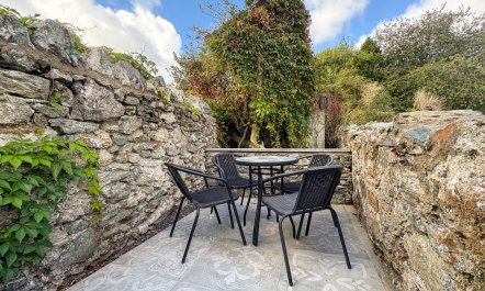 1 Bed in Menai Bridge 9