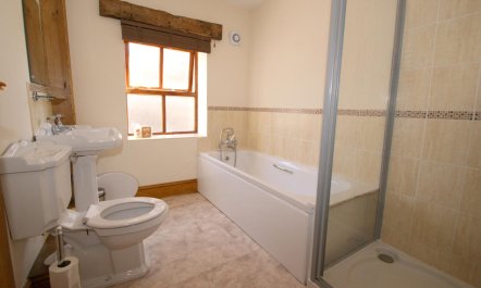 2 Bed in Nr Brampton 9