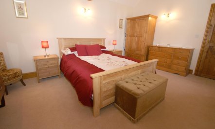 2 Bed in Nr Brampton 6