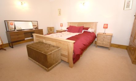 2 Bed in Nr Brampton 7