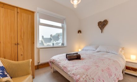 3 Bed in Mumbles 8