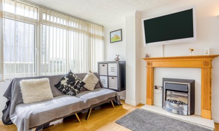 1 Bed in West Bay 6