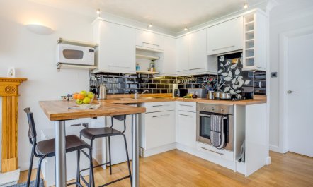 1 Bed in West Bay 5