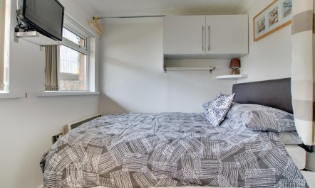 1 Bed in West Bay 4