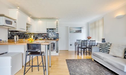 1 Bed in West Bay 8