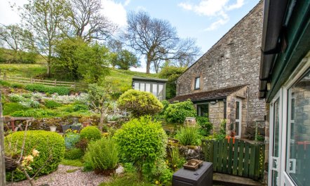 1 Bed in Crowdecote 1