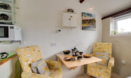 1 Bed in Crowdecote 4