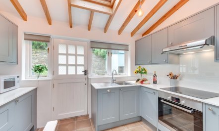 2 Bed in Dartmouth 3