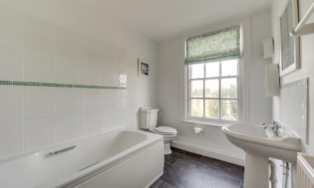 6 Bed in Nr Southwold 9