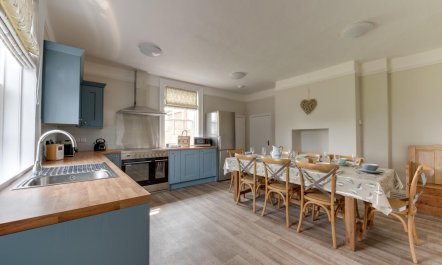 6 Bed in Nr Southwold 2