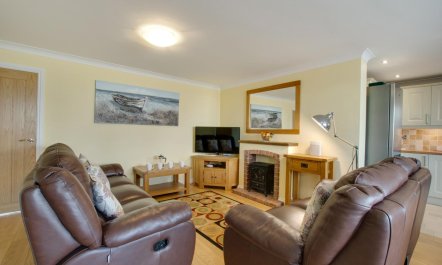 3 Bed in Port Eynon 1