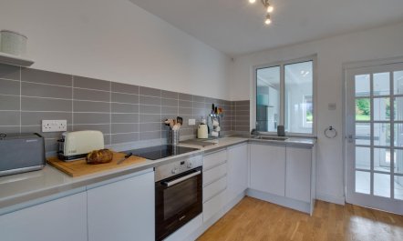 2 Bed in Llanmadoc 1