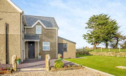 4 Bed in Rhoshirwaun 0