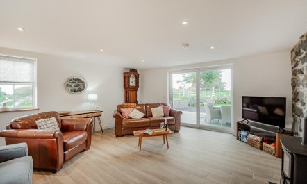 4 Bed in Rhoshirwaun 9