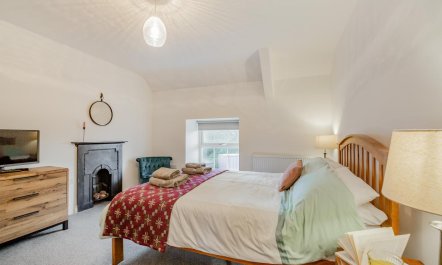 4 Bed in Rhoshirwaun 4