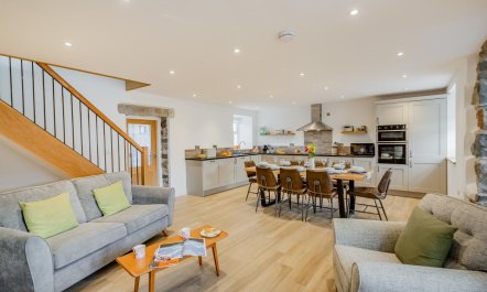 4 Bed in Rhoshirwaun 3