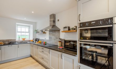 4 Bed in Rhoshirwaun 6