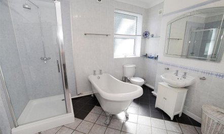2 Bed in Mumbles 8