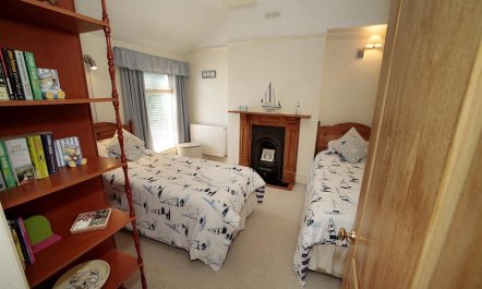 2 Bed in Mumbles 7