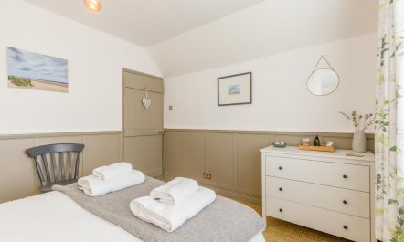 2 Bed in Holt 9