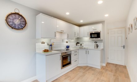 1 Bed in Limeslade 3