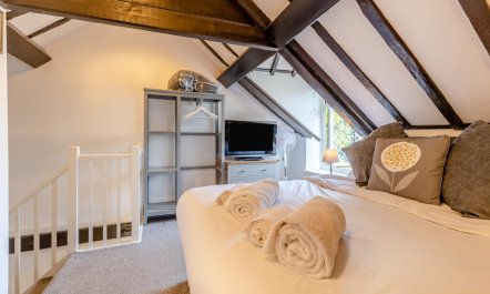 1 Bed in Weybourne 6