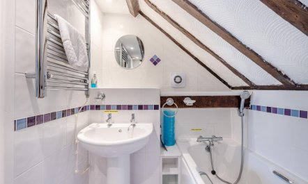 1 Bed in Weybourne 9