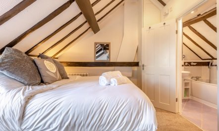 1 Bed in Weybourne 5