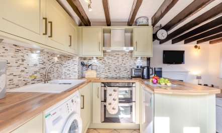 1 Bed in Weybourne 1