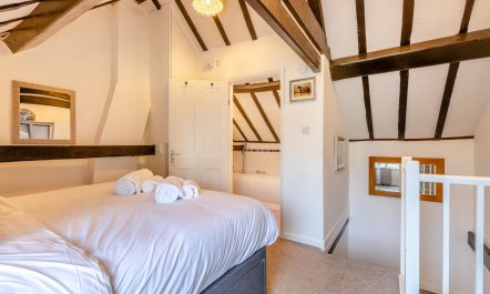 1 Bed in Weybourne 7