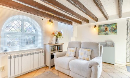 1 Bed in Weybourne 3