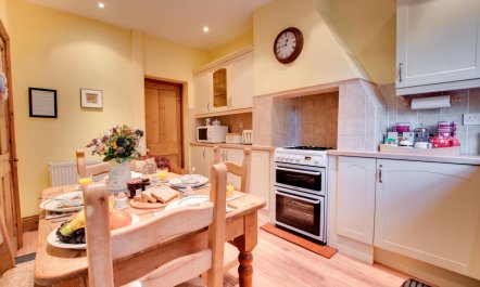 3 Bed in Whitby 2