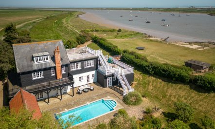 5 Bed in Orford 1