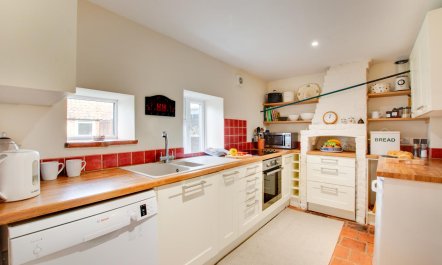 4 Bed in Hempstead 1