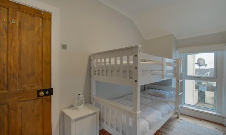 2 Bed in Mumbles 8