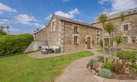 3 Bed in Mawgan Porth 1