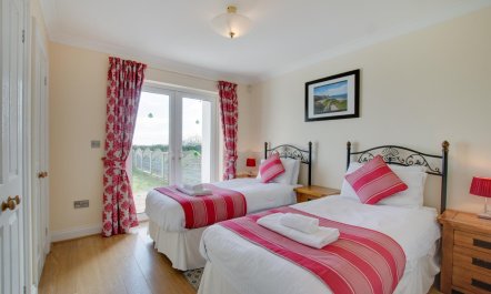 4 Bed in Port Eynon 8