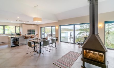 3 Bed in Pontoon 1